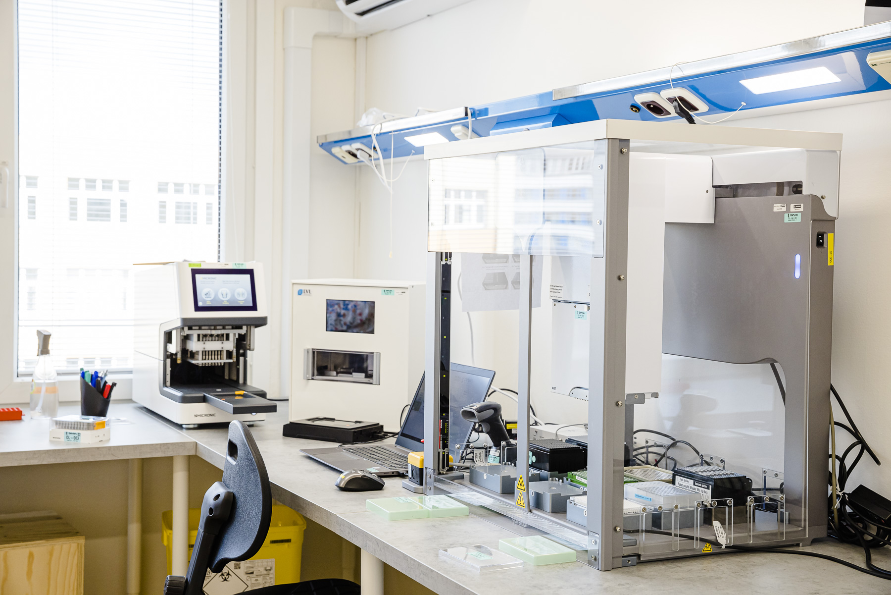 Denně až 10 000 PCR testů na jednom místě. Čeští vědci otevírají nejmodernější laboratoř na diagnostiku COVID-19